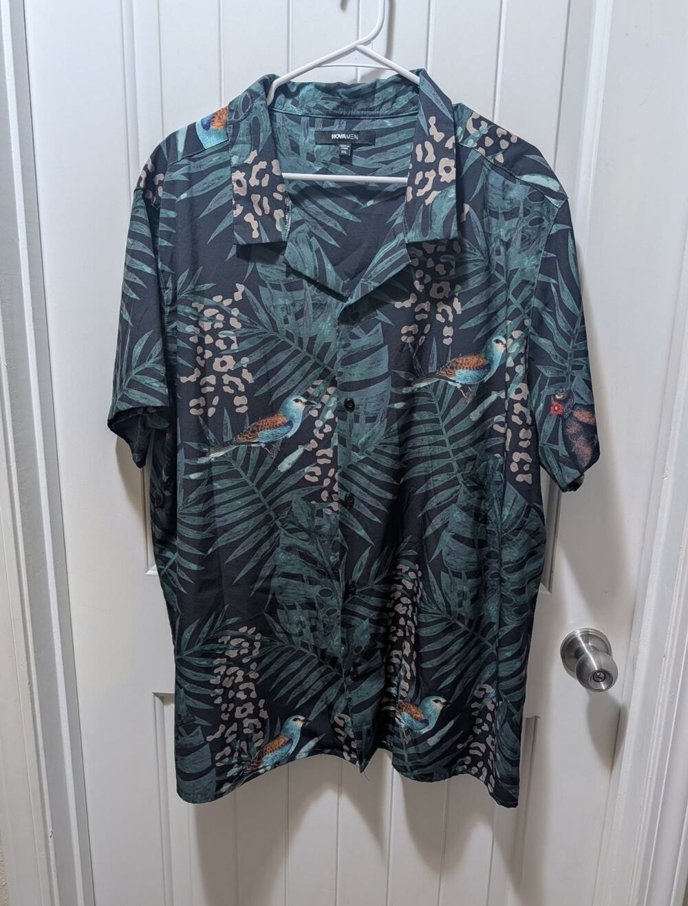 Nova Men's XXL Tropical Hawaiian Leaf Bird Print Button Up Black Green Shirt